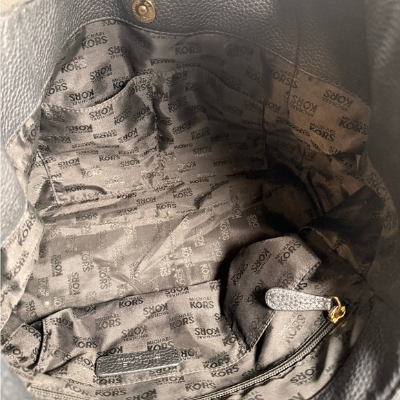 MICHAEL Michael Kors Textured Black Hobo Bag - Picture 6 of 12